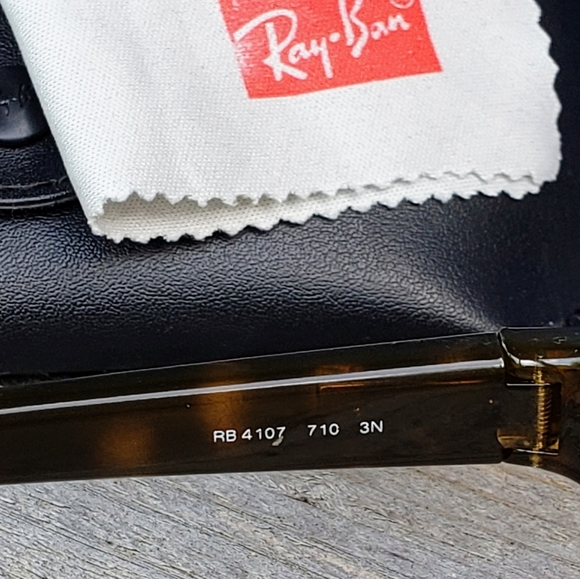 Ray-Ban tortoise shell, unisex. RB4107, comes w/case and cleaning cloth. EUC - Picture 9 of 15